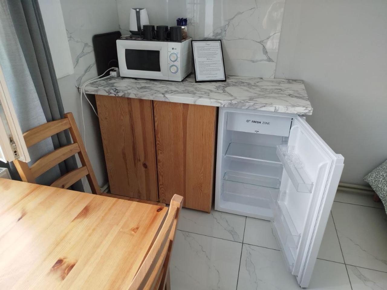 Za Ohradami Apartment Zavazna Poruba Luaran gambar